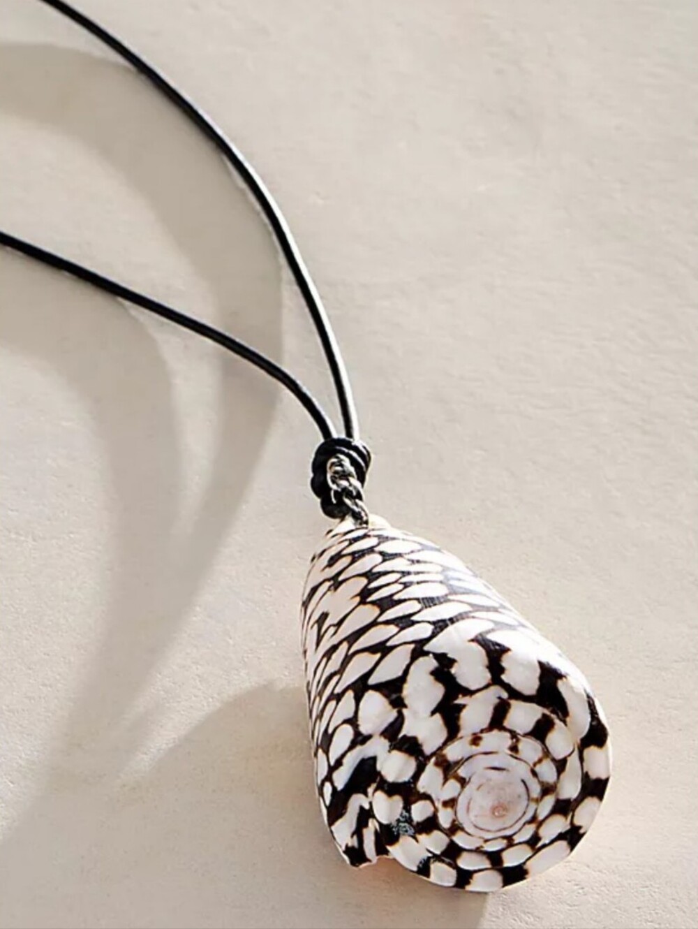Free people Oso Pendent Necklace Natural Shell - Picture 7 of 11